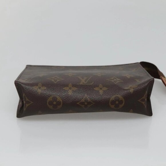 LOUIS VUITTON Monogram Posh Toilette 19 Pouch - Picture 4 of 16